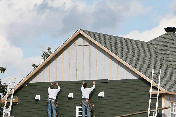 Professional Siding Installation technician working in Cumberland, VA